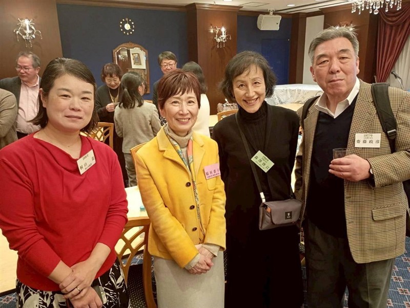 (稲垣先生を囲んでパシャリ)